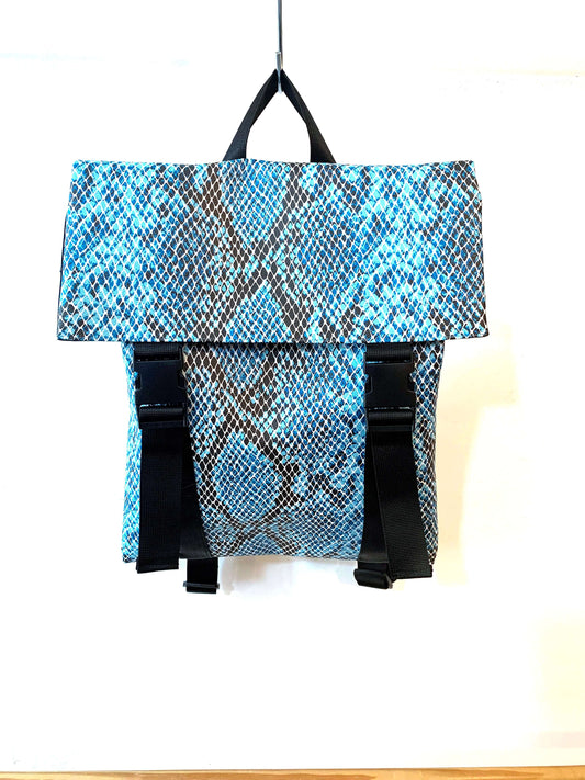 תיק גב גדול- צבע תכלת |SIZE L- KAVIIM תיק גב|