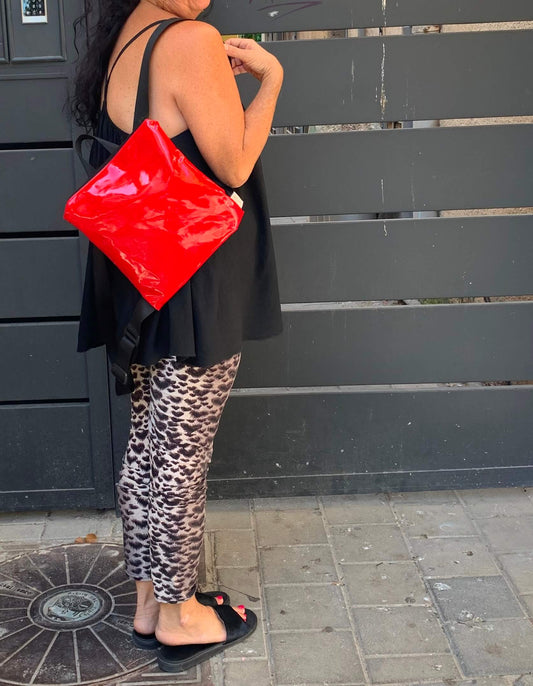 גב מרובע קטן - אדום מבריק |SIZE S|