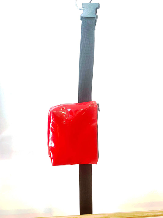 (M SIZE) תיק פאוץ׳ גודל בנוני - אדום מבריק