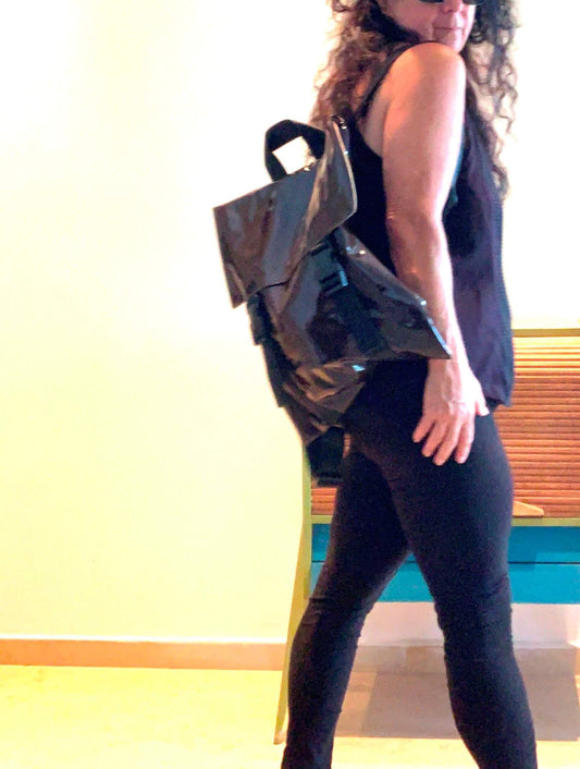 תיק גב גדול -צבע חום מבריק |SIZE L- KAVIIM תיק גב|