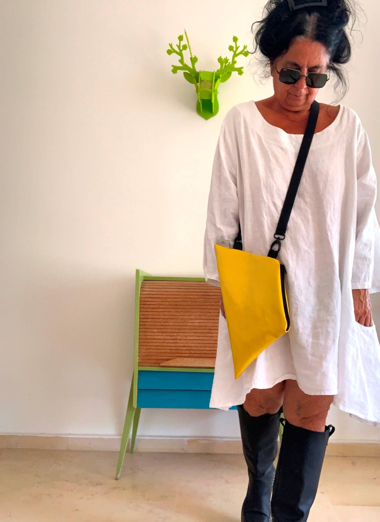 תיק ערב טרפז קטן - לבן מבריק