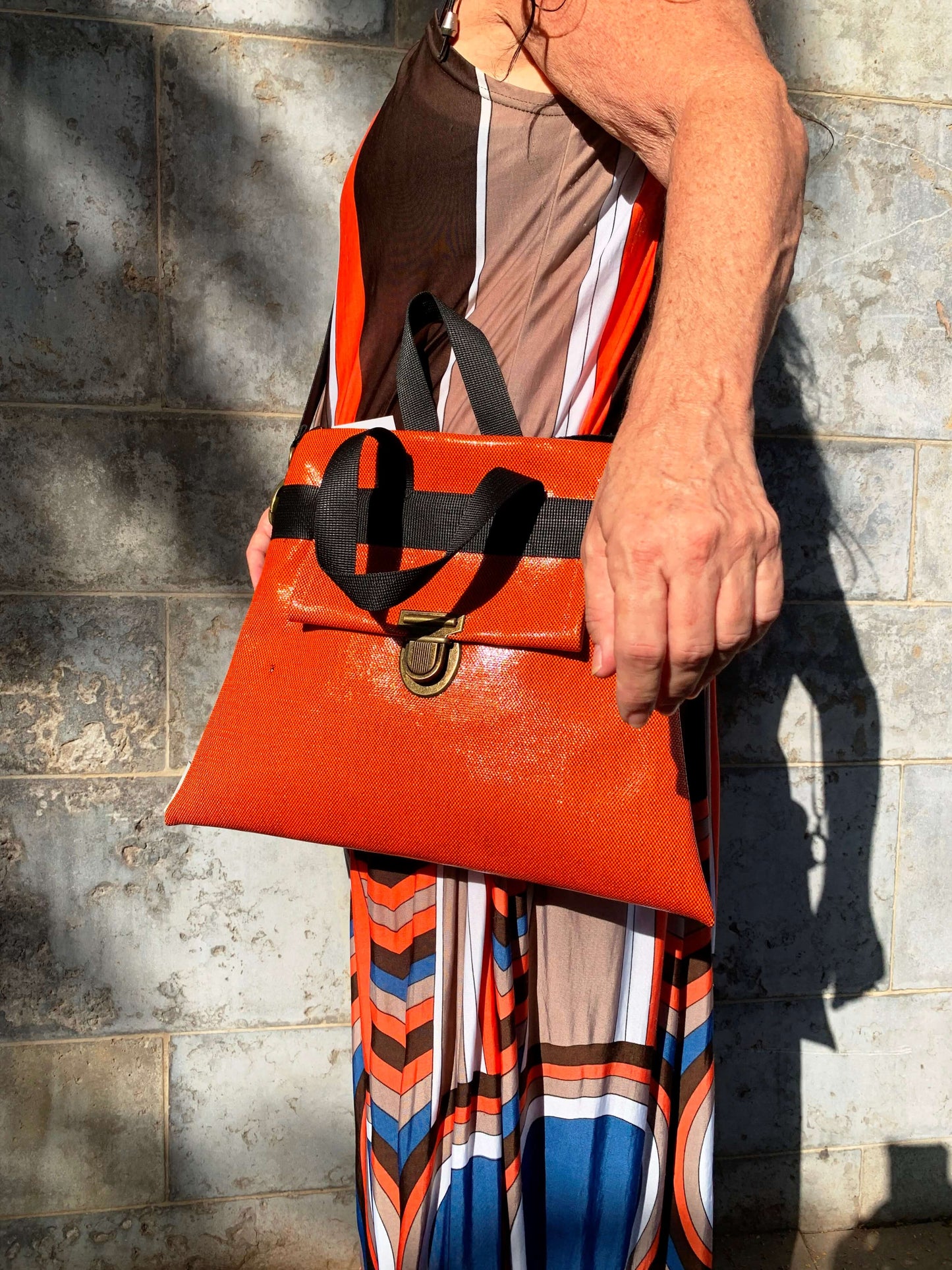 תיק פורטפוליו - גודל בנוני- צבע כתום