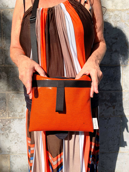 תיק קטן מרובע עם רוכסן - כתום