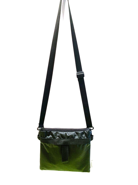 תיק קטן מרובע עם רוכסן- שחור