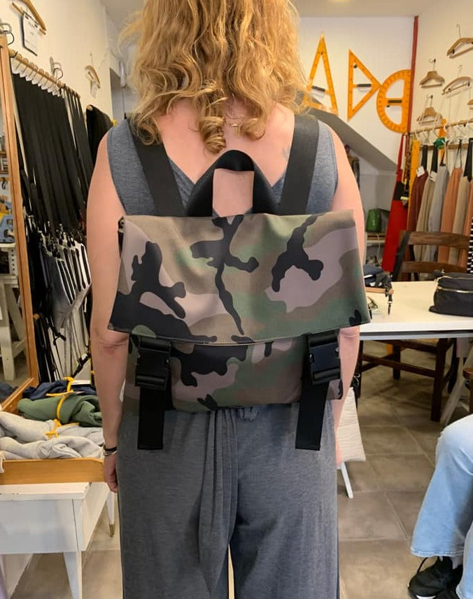 תיק גב בינוני -הדפסי ספארי |SIZE M- KAVIIM- UNISEX תיק גב|